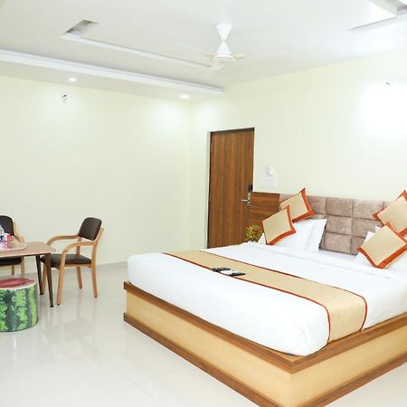 Hotel 8Th Mile Suites Bangalore Exterior photo