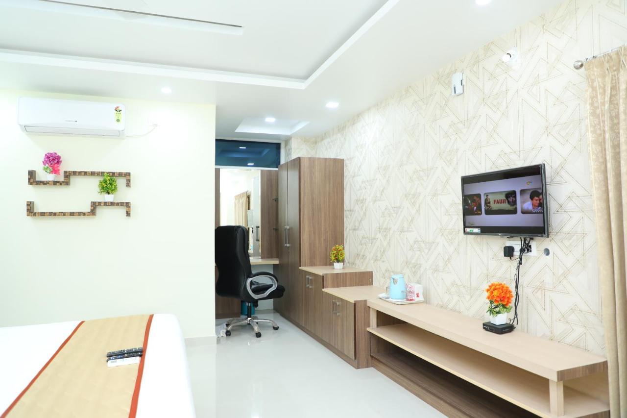 Hotel 8Th Mile Suites Bangalore Exterior photo