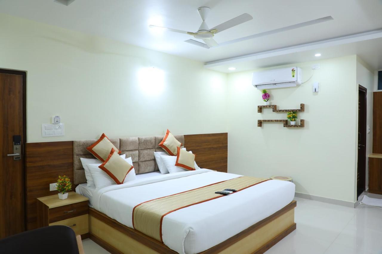 Hotel 8Th Mile Suites Bangalore Exterior photo