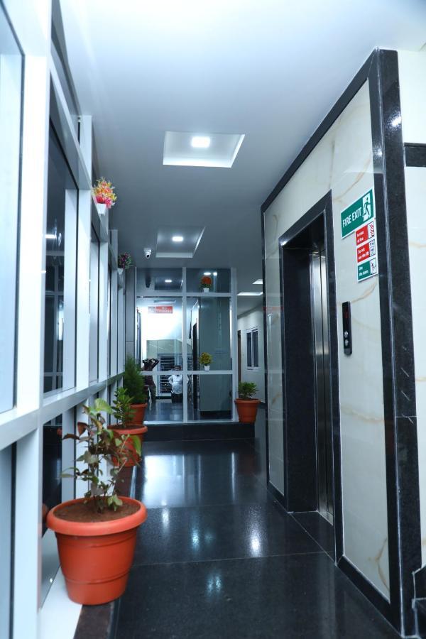 Hotel 8Th Mile Suites Bangalore Exterior photo