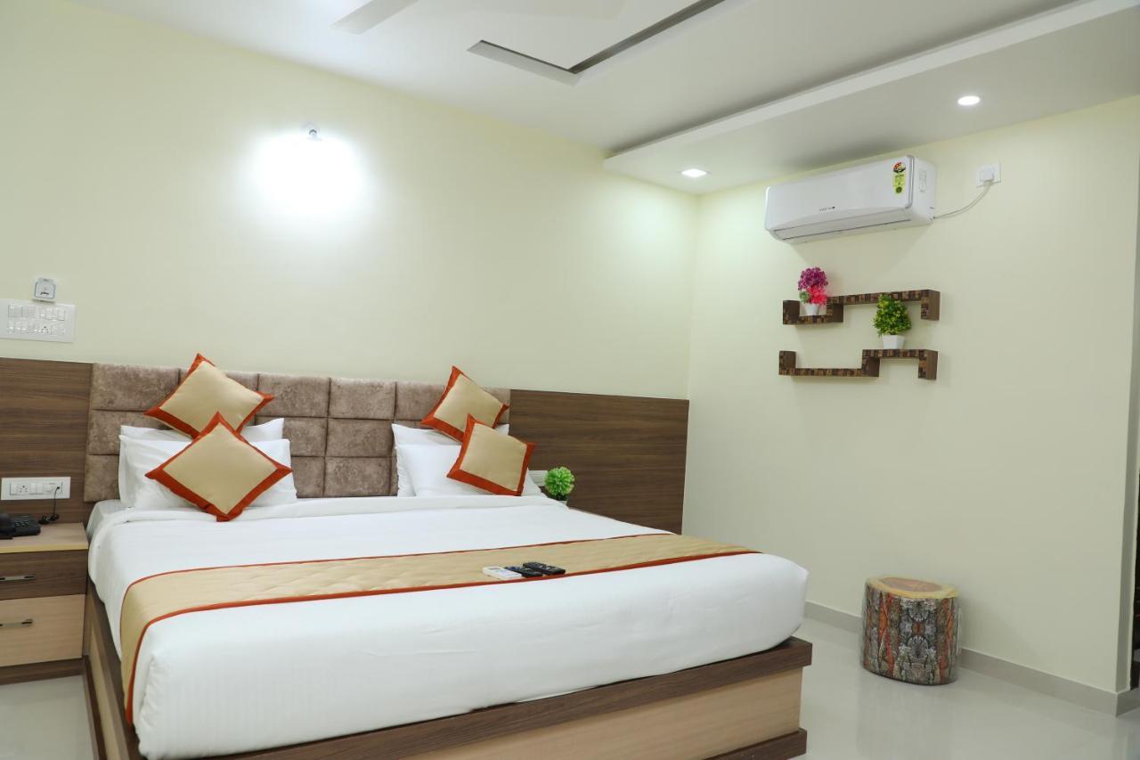 Hotel 8Th Mile Suites Bangalore Exterior photo