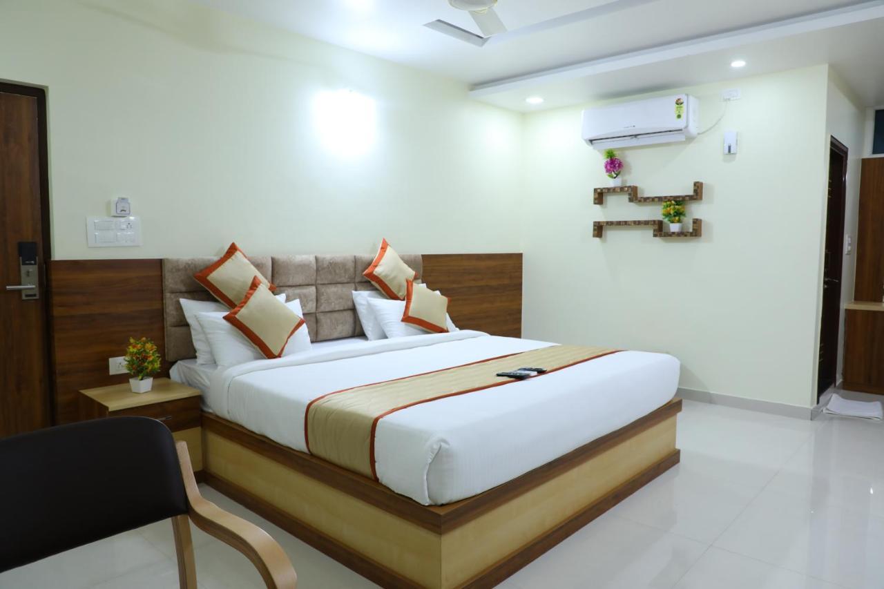 Hotel 8Th Mile Suites Bangalore Exterior photo