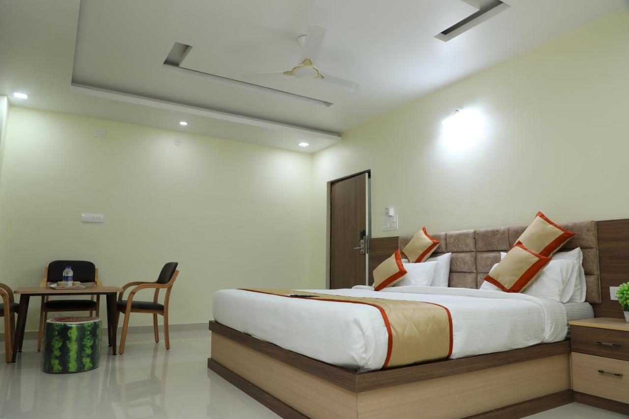 Hotel 8Th Mile Suites Bangalore Exterior photo
