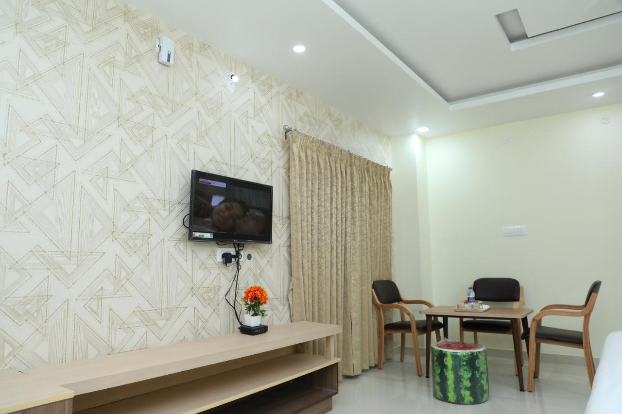 Hotel 8Th Mile Suites Bangalore Exterior photo