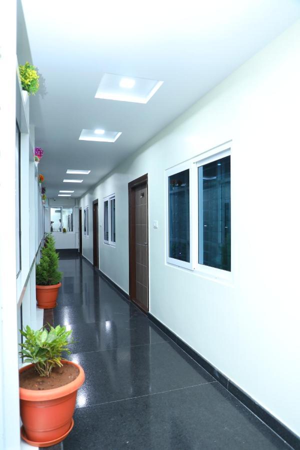 Hotel 8Th Mile Suites Bangalore Exterior photo