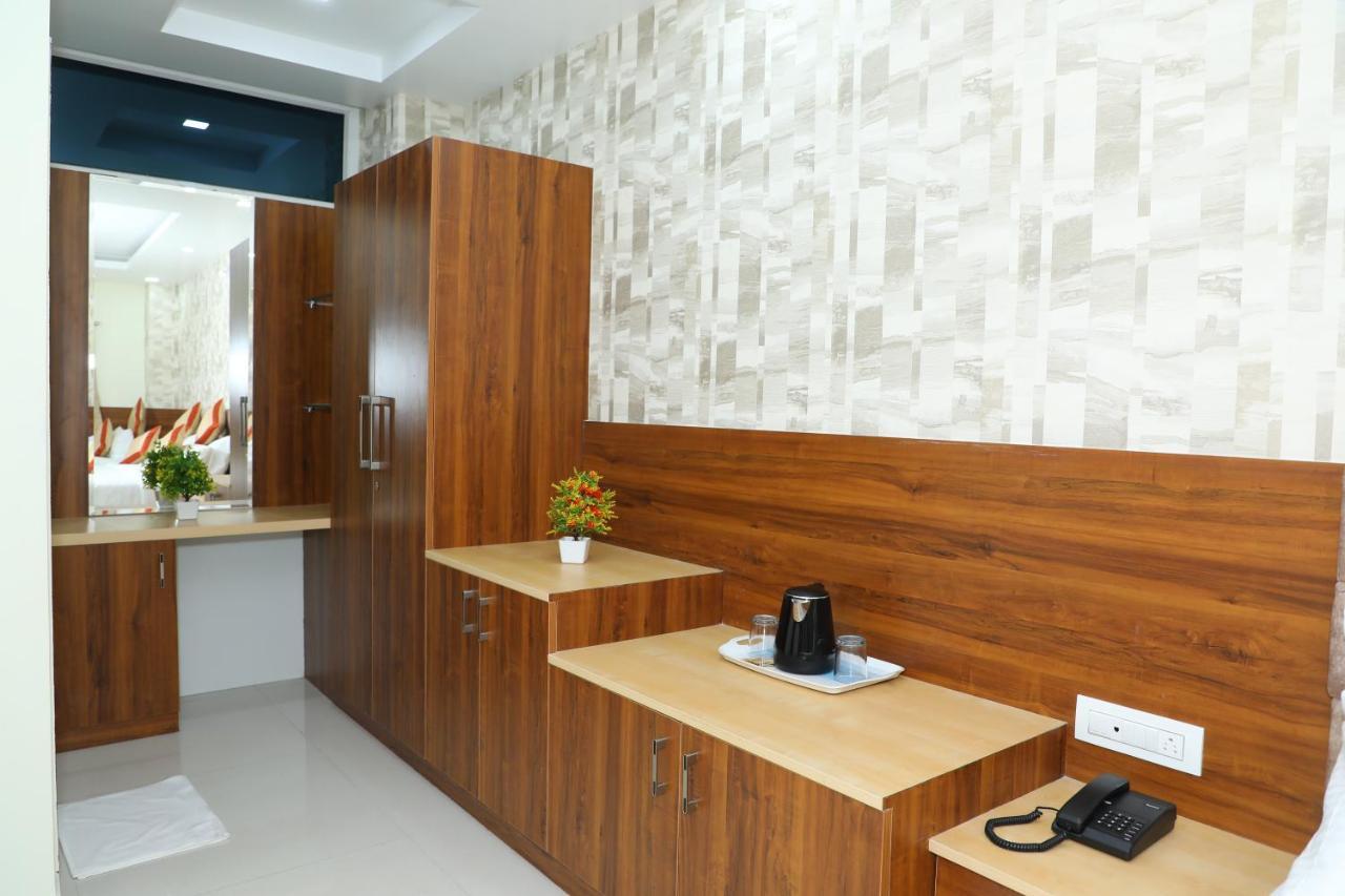 Hotel 8Th Mile Suites Bangalore Exterior photo