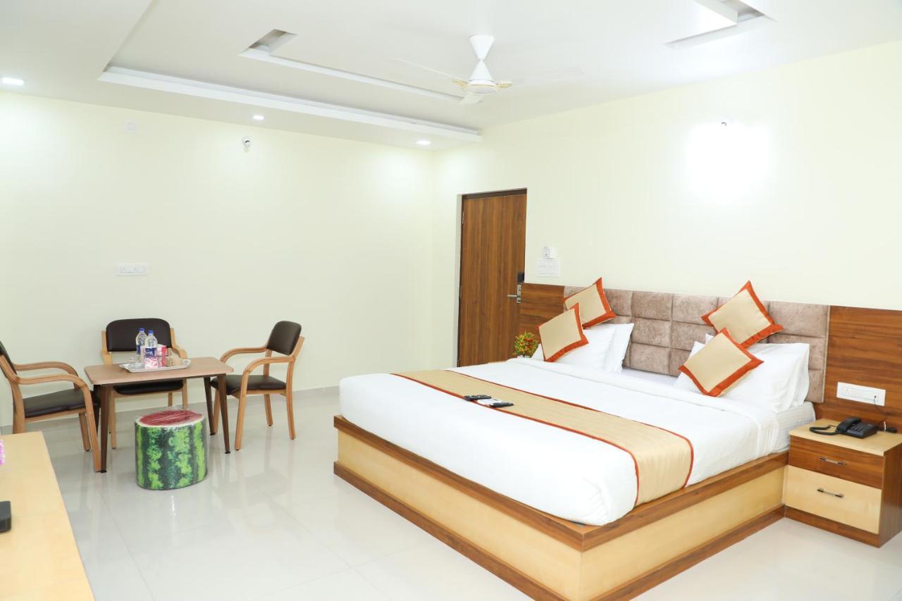 Hotel 8Th Mile Suites Bangalore Exterior photo